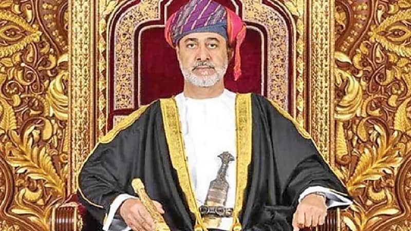 5 طائرات جوية ترافق "سلطان عمان" أثناء دخوله قطر (فيديو)