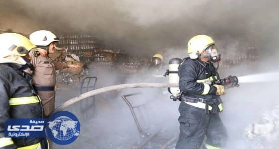 الدفاع المدنى يخمد حريقاً بمستودع مواد تموينية بمكة