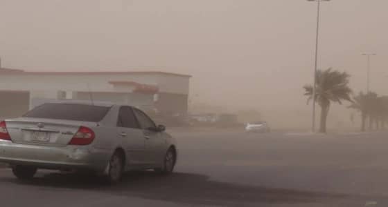 بالصور .. جازان تشهد موجات غبارية تعيق حركة المرور