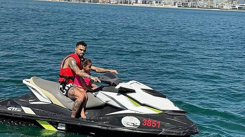 ميشائيل يقضي إجازته في قطر برفقة عائلته .. صور