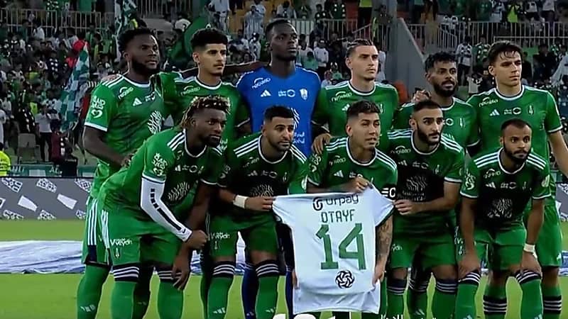 لاعبو الأهلي يدعمون عبدالله عطيف بعد إصابة الرباط الصليبي .. فيديو