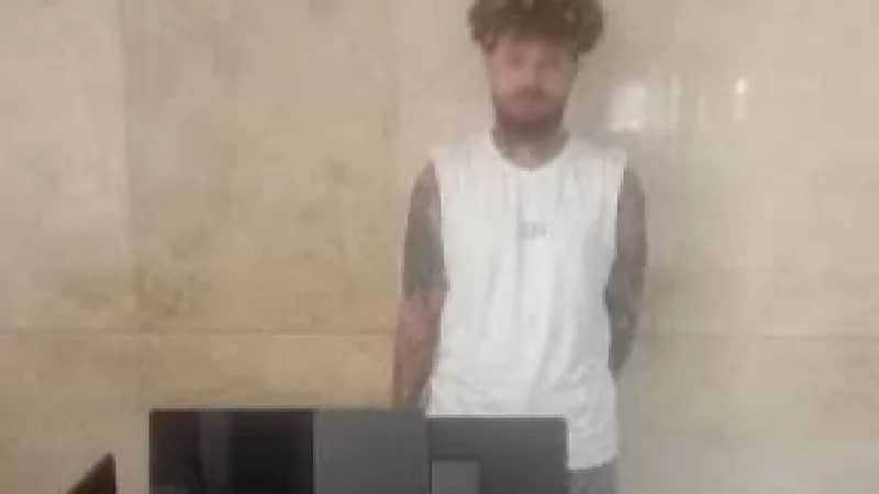 ضبط رسام وشم يمارس عمله على جسد السيدات بطريقة خادشة للحياء