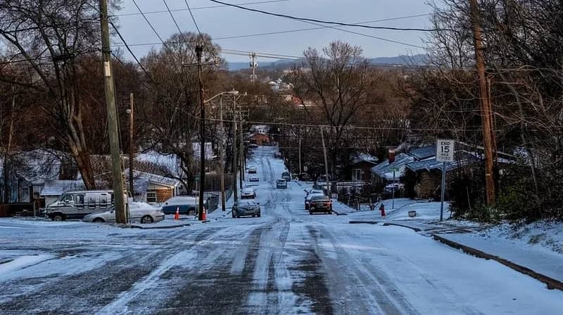 أمريكا..العاصفة الثلجية تودي بحياة 17 شخصا وتشل الحياة