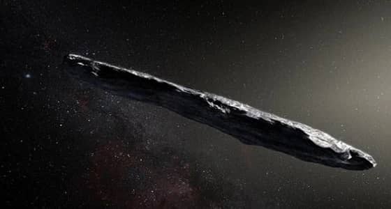 جسم غريب يشبه " السيجار " يمر بالأرض