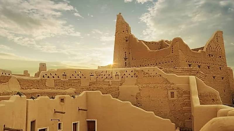 سبب استخدام مواد بوليمرية صديقة للبيئة في تطوير بوابة الدرعية (فيديو)