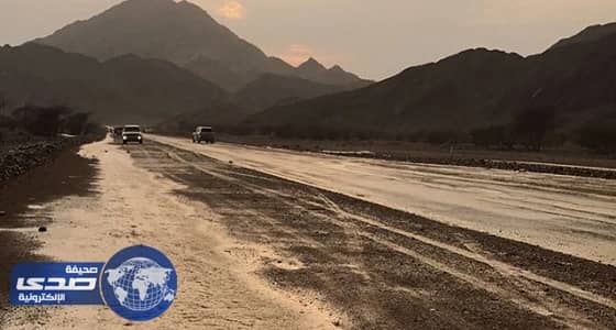 بالصور.. هطول أمطار متوسطة على ينبع والعيص