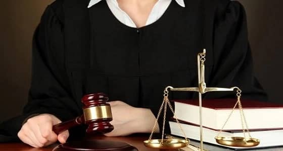 شاب يقتل فتاة أثناء صلاتها لرفضها ممارسة الفاحشة معه