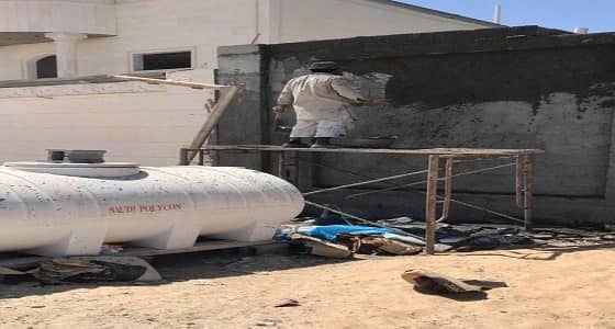 ضبط 5 مخالفات وإنذار 7 محال لعدم وجود عقود عمل وسجلات