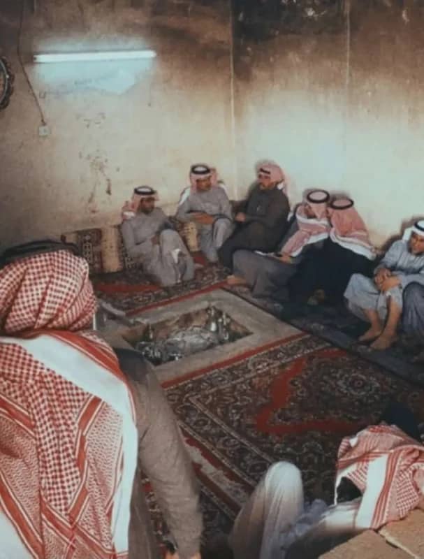 جلسة في زمن الطيبين بها الكثير من البساطة