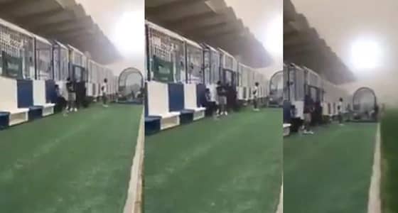 بالفيديو .. موجة غبارية تؤثر على أولمبي الهلال والاتحاد