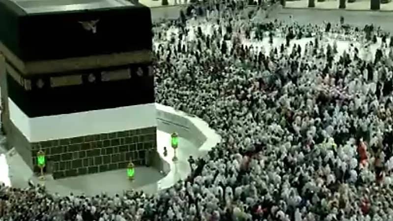 بالفيديو.. ازدحام المعتمرين في صحن الطواف وسط استعدادات مبكرة لراحة الحجاج