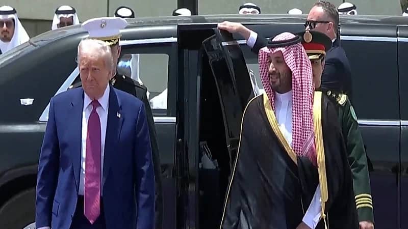 ولي العهد يستقبل ترامب في قصر اليمامة بالرياض.. فيديو