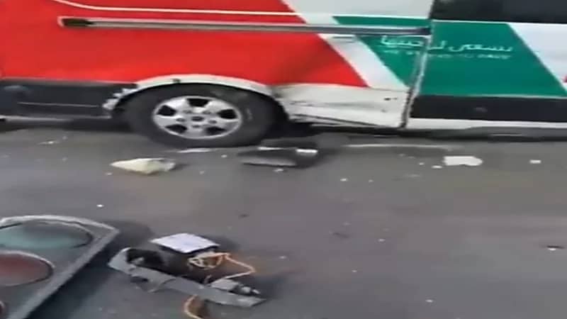 شاهد.. حادث مروع لسيارة إسعاف بأحد الطرق 
