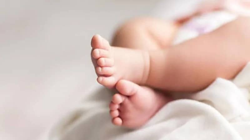 امرأة تنجب بعد 27 سنة زواج و15 عملية أنابيب بلا جدوى