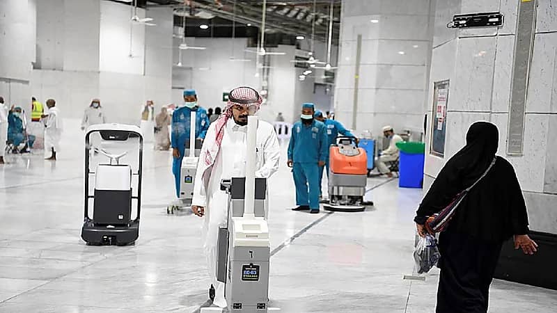 شؤون الحرمين تغسل وتعقم المسجد الحرام 10 مرات يوميًا