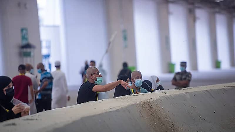 حجاج بيت الله الحرام يبدأون رمي الجمرات ثاني أيام التشريق