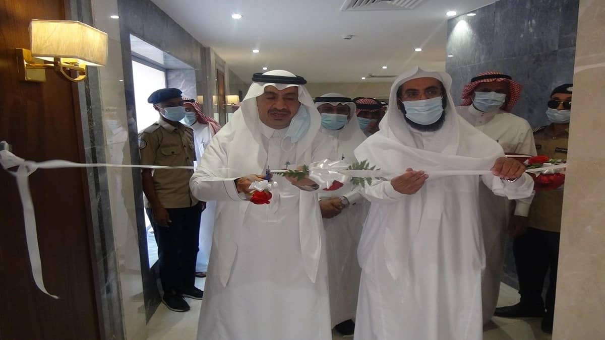 شاهد.. مراوغة وقيادة بسرعة جنونية بين المركبات على أحد الطرق في الرياض 