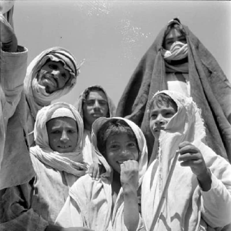 صورة لطيفة لأسرة في الجوف قبل 75 عام