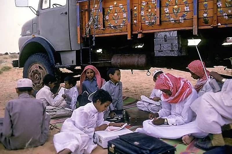 الدراسة في الهواء الطلق.. صورة قبل 40 عام