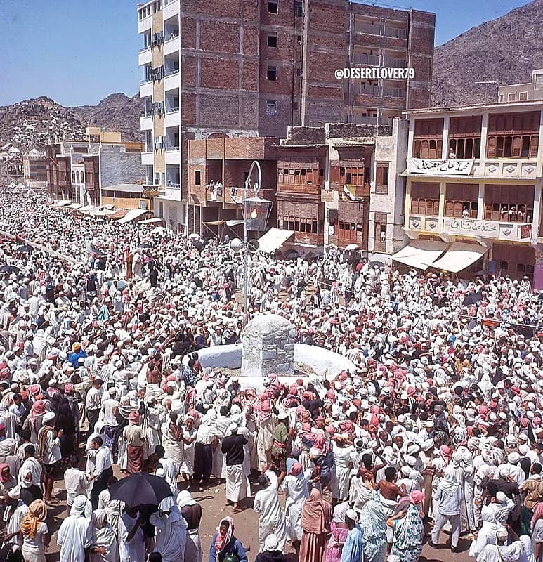 لقطة من رمي الجمرات في الستينيات الميلادية