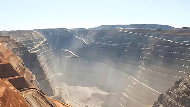 الصناعة تعلن فوز شركات برخص الكشف في أول أحزمة متمعدنة بالمملكة