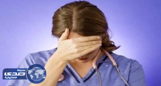 بالفيديو.. ممرضة تتحرش برجل عمره 100 عام والشرطة تعتقلها