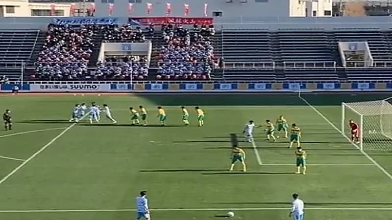 شاهد.. فريق كرة قدم يرقص لتحويل ركلة حرة إلى هدف