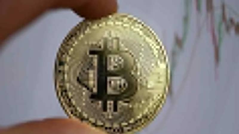 بيتكوين تخسر 200 مليار دولار من قيمتها خلال 24 ساعة