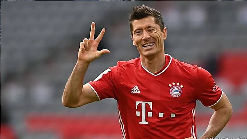 حميديتش يرد على أنباء اتفاق ليفاندوفسكي مع برشلونة