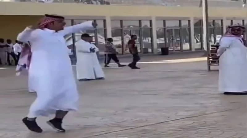 بالفيديو.. فرحة شاب بعد فوز حصانه بميدان الملك خالد للفروسية