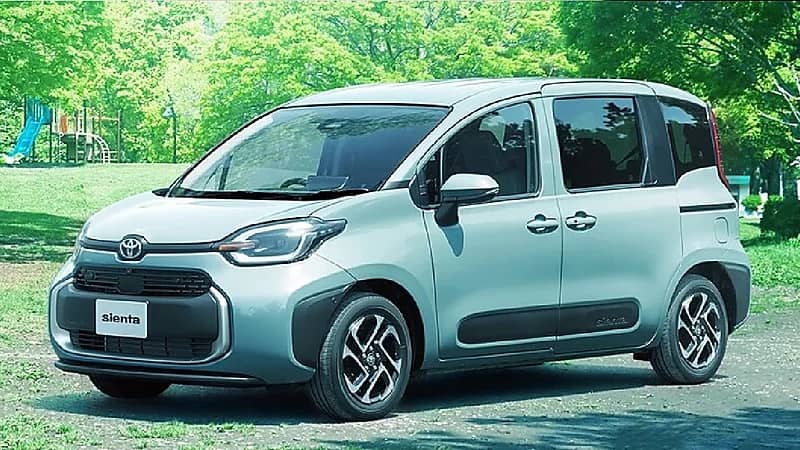 بالصور.. أنظمة ترفيهية لراحة الركاب بسيارة تويوتا العائلية الجديدة