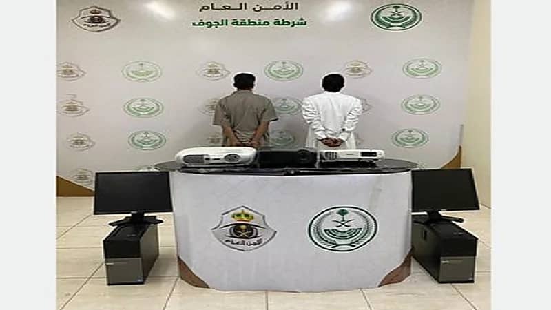القبض على شخصين لسرقتهما أجهزة إلكترونية في القريات