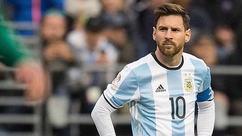تصريحات لـ"ميسي" تُخرج حكم إسباني من المونديال