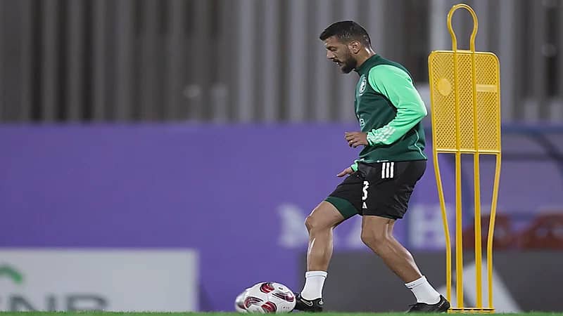 لاعب الهلال يخضع لجلسة علاجية