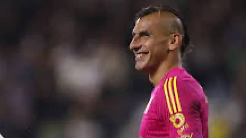 إيقاف حارس نادي تيغرس 11 مباراة بسبب استخدام شعاع ليزر