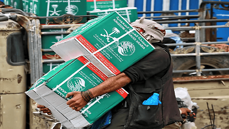 مركز الملك سلمان للإغاثة يوزع 1.202 سلة غذائية في عدة مديريات بتعز