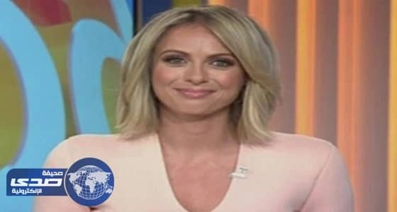 بالفيديو.. صدمة مذيعة أرتدت مراسلة نفس سترتها