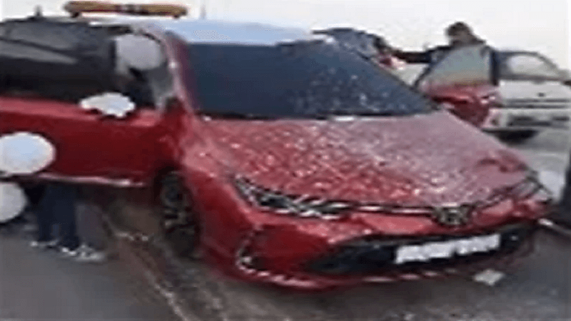 أهدوه سيارة أحلامه.. مفاجأة أصدقاء لصديقهم المصري تبكيه من الفرحة بالمملكة