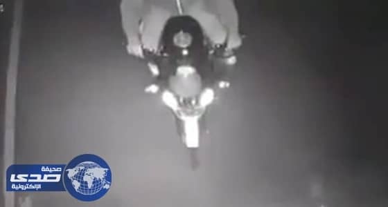 بالفيديو.. محاولة سرقة حاوية تودي بحياة اللصوص