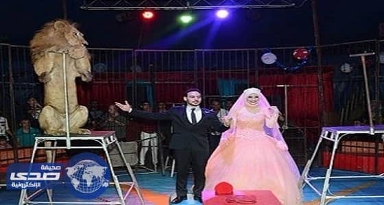 بالفيديو.. عمر خربين يلتقط الصور التذكارية مع الجماهير الهلالية