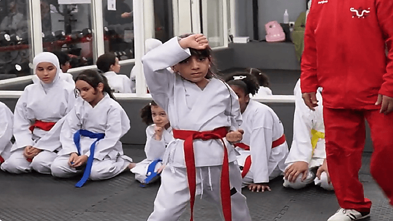 بالفيديو.. "شفاء الكاف" أصغر بطلة في الكاراتيه بالمملكة