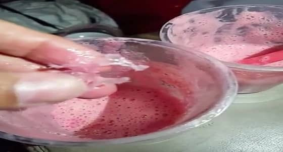 بالصور اعلامي بالطائف تفاجىء بقطع نايلون بعصير طازج