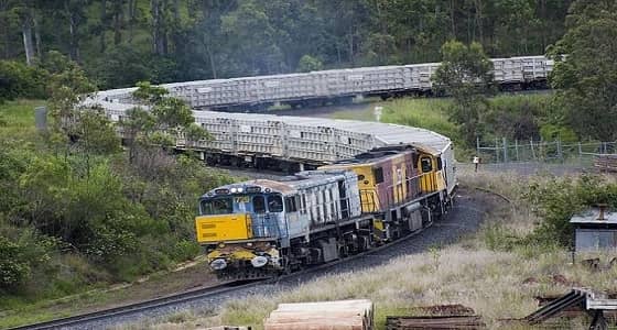 قطار شحن بألمانيا يصطدم بـ "صراف آلي" تركها السارق على القضبان