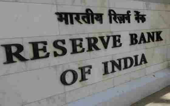 الهند ترفع القيود على السحب النقدي