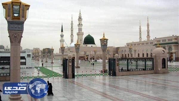 بعد اختفائها 27 عاما ..أتراك  يعثرون على أمهم المختفية  تبيع الهدايا لزوار الحرم