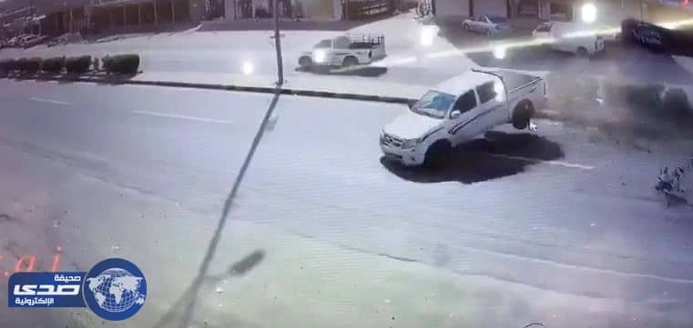 بالفيديو...لحظة انحراف سيارة واصطدامها بأخرى بسبب السرعة الجنونية بالعرضيات