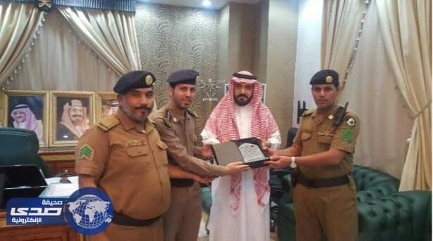 بالصور.. “ محافظ الحجرة ” يكرم الجهات المشاركة في أسبوع المرور الخليجي بالمحافظة