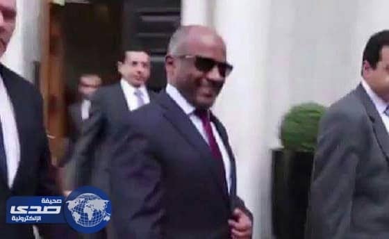 بالفيديو .. ردة فعل اللواء عسيري والأمير محمد بن نواف مع محاولي مهاجمتهما في لندن