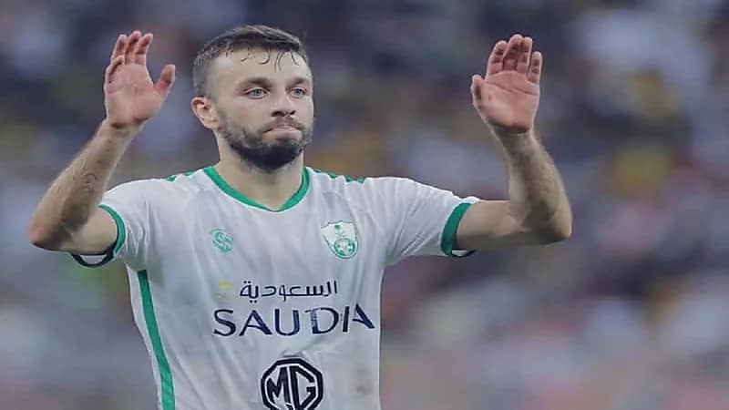 الأهلي يستعيد خدمات "ساريتش"