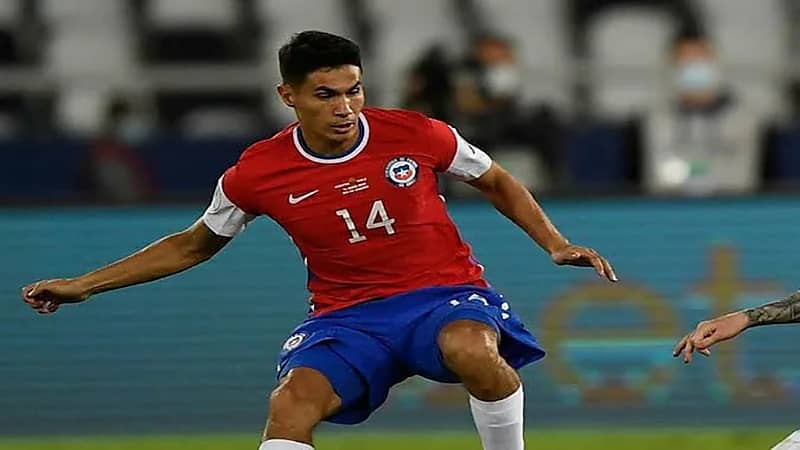 عرض مغري من التعاون لضم التشيلي جلاداميس لتدعيم صفوف فريقه